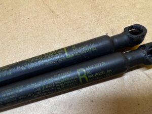 KOMPLET SIŁOWNIKI TELESKOPY MASKI POKRYWY SILNIKA RENAULT KOLEOS II