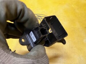 OSŁONA OBUDOWA TUNELU ŚRODKOWEGO TUNEL ŚRODKOWY RENAULT CLIO IV