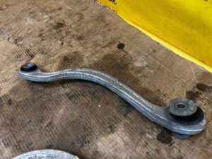 WAHACZ TYŁ TYLNY LEWY CITROEN DS7 CROSSBACK X74