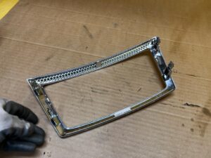 RAMKA OSŁONA DEKOR RADIA NAWIGACJI DESKI KONSOLI CHROM MERCEDES GL X166