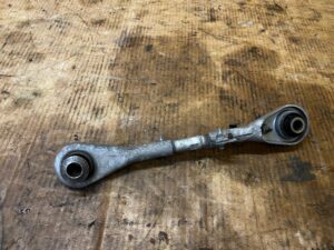 WAHACZ TYŁ TYLNY PRAWY LEWY CITROEN DS7 CROSSBACK X74