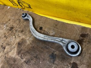 WAHACZ TYŁ TYLNY LEWY CITROEN DS7 CROSSBACK X74