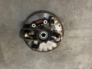 ZWROTNICA TARCZA PIASTA TYŁ PRAWY MERCEDES GL X166 3.0 CDI 4MATIC