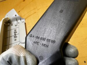 PRZEWÓD ODPŁYW WODY Z PODSZYBIA PRAWY MERCEDES GL X166