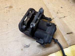 ZACISK HAMULCOWY ELEKTRYCZNY TYŁ PRAWY MERCEDES GL X166