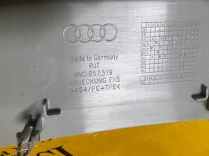 OSŁONA OBUDOWA LUSTERKA WEWNĘTRZNEGO WSTECZNEGO AUDI A8 D5