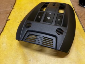 LAMPKA OŚWIETLENIE PODSUFITKI PRZÓD CITROEN DS7 CROSSBACK X74