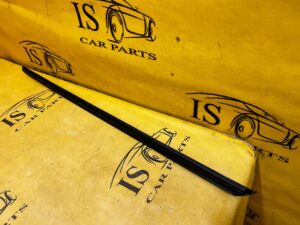 LISTWA SZYBY ODRZUTNIK WODY LEWA AUDI A8 D5 4N