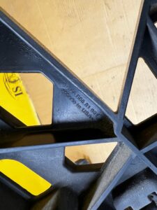 ŚLIZG MOCOWANIE WSPORNIK ZDERZAKA TYŁ LEWY MERCEDES GL X166