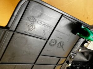 TUNEL ŚRODKOWY DEKOR OSŁONA MIESZEK ROLETA AUTOMAT RENAULT KOLEOS II