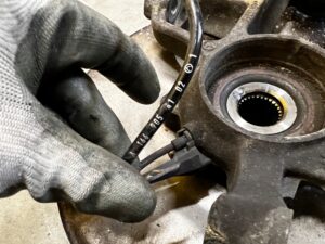 ZWROTNICA TARCZA PIASTA TYŁ PRAWY MERCEDES GL X166 3.0 CDI 4MATIC