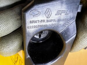 ŚLIZG MOCOWANIE WSPORNIK ZDERZAKA PRZÓD PRAWY RENAULT KOLEOS II