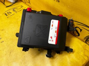 OBUDOWA SKRZYNKA BEZPIECZNIKÓW BSM CITROEN DS7 CROSSBACK X74