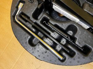 ZESTAW NAPRAWCZY LEWAREK KLUCZ DO KÓŁ MERCEDES GL X166