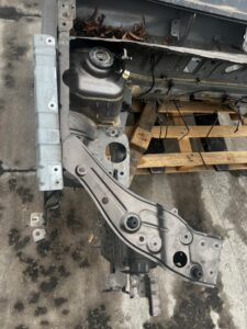 ĆWIARTKA PODŁUŻNICA FARTUCH PRZÓD PRAWA DACIA DUSTER II