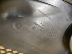 PODSZYBIE GÓRNE PLATIKOWE LEWE PORSCHE CARRERA 911 996 LHD