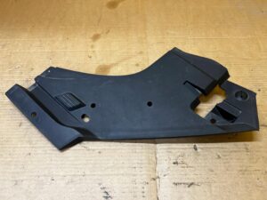 OSŁONA NAKŁADKA GÓRNA PASA PRZÓD PRZEDNIEGO PRAWA AUDI Q7 II 4M