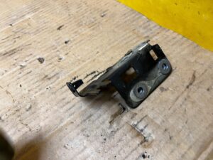 WSPORNIK MOCOWANIE BŁOTNIKA PRZÓD LEWY AUDI A8 D5 LY9T