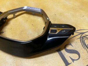 PRZEŁĄCZNIKI PRZYCISKI KIEROWNICY PEUGEOT 3008 II 5008 II 208 II 2008 II