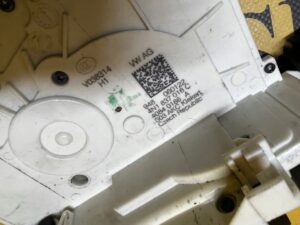 ZAMEK DOCIĄG DOCIĄGANIE DOMYKANIE DRZWI PRZÓD PRAWY AUDI A8 D5 EU