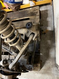 ZWROTNICA AMORTYZATOR WAHACZE TYŁ LEWY PORSCHE CARRERA 911 996 3.4 2WD RWD