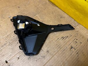 LAMPA PRZECIWMGIELNA HALOGEN KRATKA PRZÓD PRAWA PRAWY LED OPEL ASTRA L VI 6