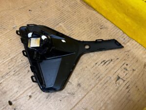 LAMPA PRZECIWMGIELNA HALOGEN KRATKA PRZÓD PRAWA PRAWY LED OPEL ASTRA L VI 6