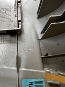 POSZYCIE OSŁONA OBUDOWA SŁUPKA ŚRODKOWEGO B PRAWA RENAULT KOLEOS II