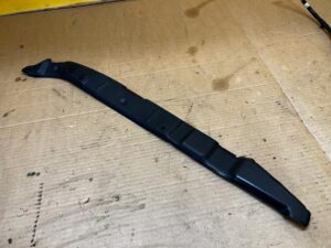 KPL ELEMENT ZAMYKAJĄCY OSŁONA BŁOTNIKA PRZÓD PRAWA LEWA AUDI Q7 II 4M