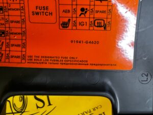 OSŁONA ZAŚLEPKA DESKI KONSOLI BEZPIECZNIKÓW PORTU OBD HYUNDAI I30 III EU