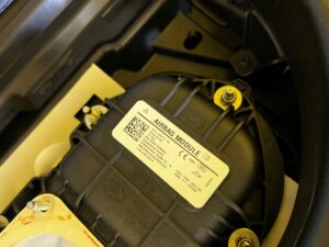 DESKA KONSOLA AIRBAG PODUSZKA PASAŻERA BIAŁA NIĆ JAGUAR E-PACE X540 EU