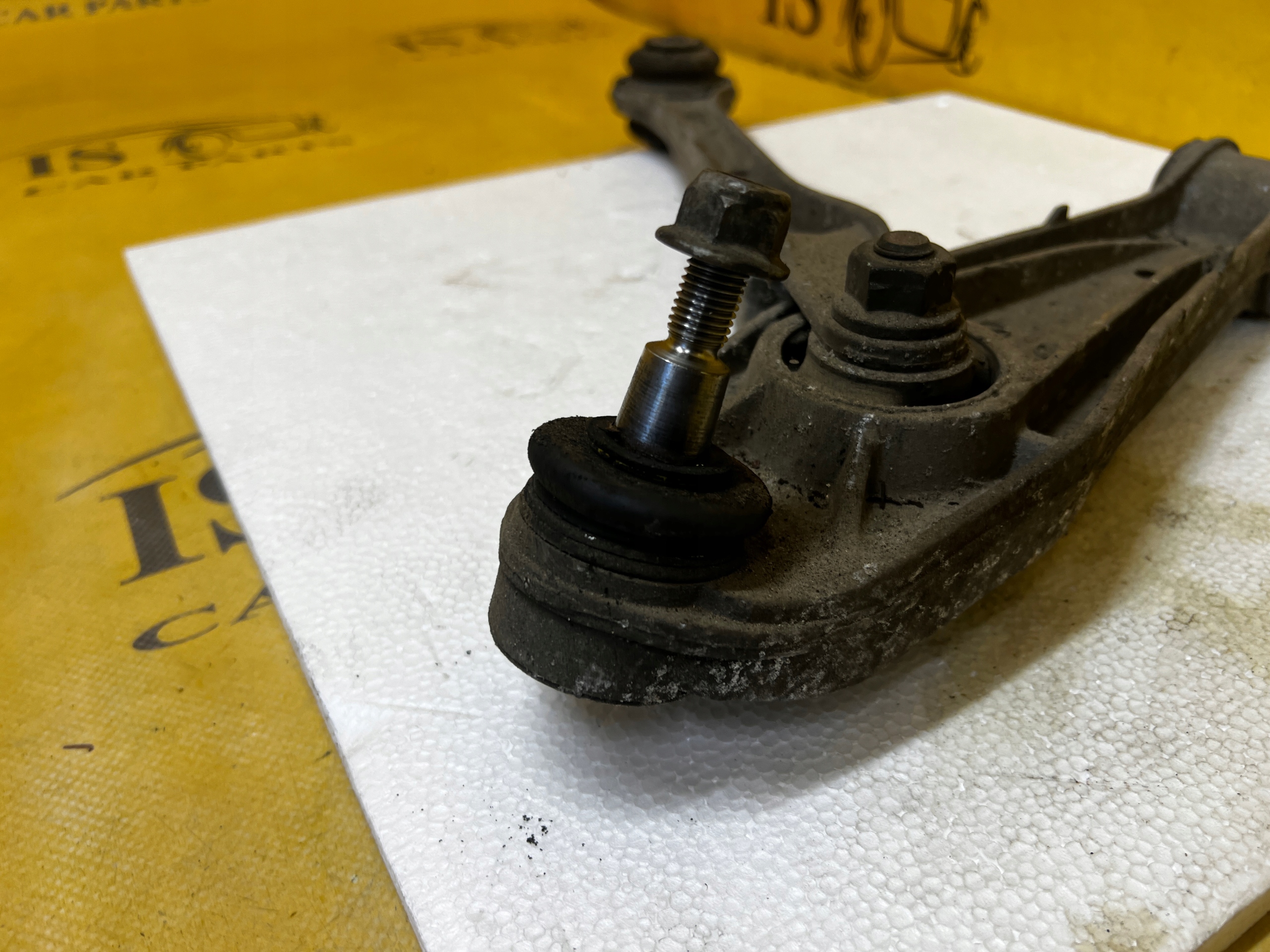 WAHACZ PRZÓD LEWY PORSCHE CARRERA 911 996 3.4