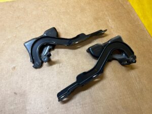 KPL ZAWIASY MASKI POKRYWY SILNIKA PRAWY LEWY DACIA SANDERO III NV676 676