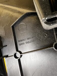 OSŁONA BOCZEK MOCOWANIE PÓŁKI BAGAŻNIKA TYŁ LEWY RENAULT MEGANE IV KOMBI