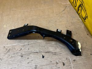 WSPORNIK MOCOWANIE BŁOTNIKA PRZÓD LEWY AUDI A8 D5 LY9T