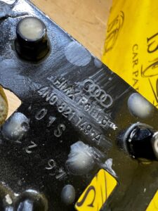 WSPORNIK MOCOWANIE BŁOTNIKA PRZÓD LEWY AUDI A8 D5 LY9T