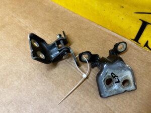 KOMPLET ZAWIASY DRZWI PRZÓD LEWY DACIA SANDERO III NV676 676