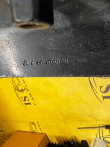 UCHWYT WSPORNIK OSŁONY UKŁADU WYDECHOWEGO WYDECHU MERCEDES GL X166 3.0 CDI