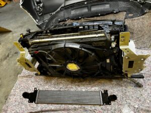 PRZÓD ZDERZAK LAMPY MASKA BŁOTNIKI FORD KUGA MK3 LIFT 1.5 EB FROZEN WHITE