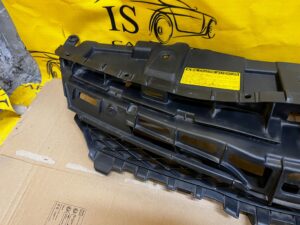 GRILL KRATKA ATRAPA ŚRODKOWA ZDERZAKA PRZÓD TOYOTA AURIS I