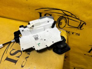 ZAMEK DOCIĄG DOCIĄGANIE DOMYKANIE DRZWI TYŁ PRAWY AUDI A8 D5