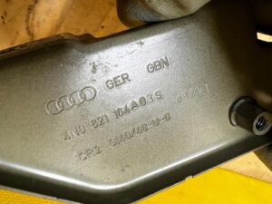 WSPORNIK MOCOWANIE BŁOTNIKA PRZÓD PRAWY AUDI A8 D5 LY9T