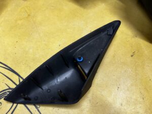 TRÓJKĄT OSŁONA ZAŚLEPKA LUSTERKA PRZÓD LEWY PORSCHE CARRERA 911 996 LHD