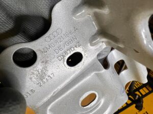 WSPORNIK MOCOWANIE BŁOTNIKA PRZÓD PRAWY AUDI Q7 II 4M