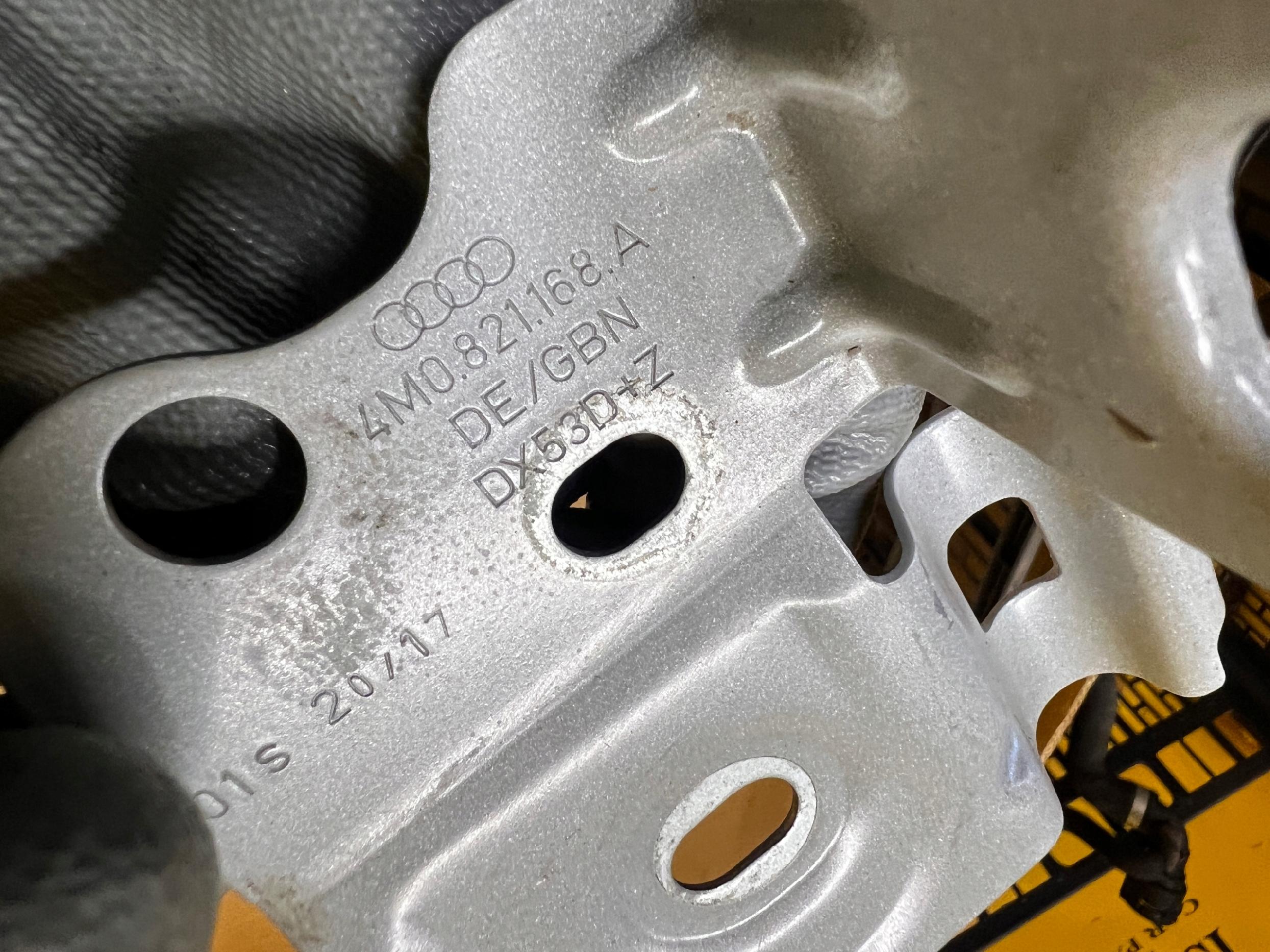 WSPORNIK MOCOWANIE BŁOTNIKA PRZÓD PRAWY AUDI Q7 II 4M