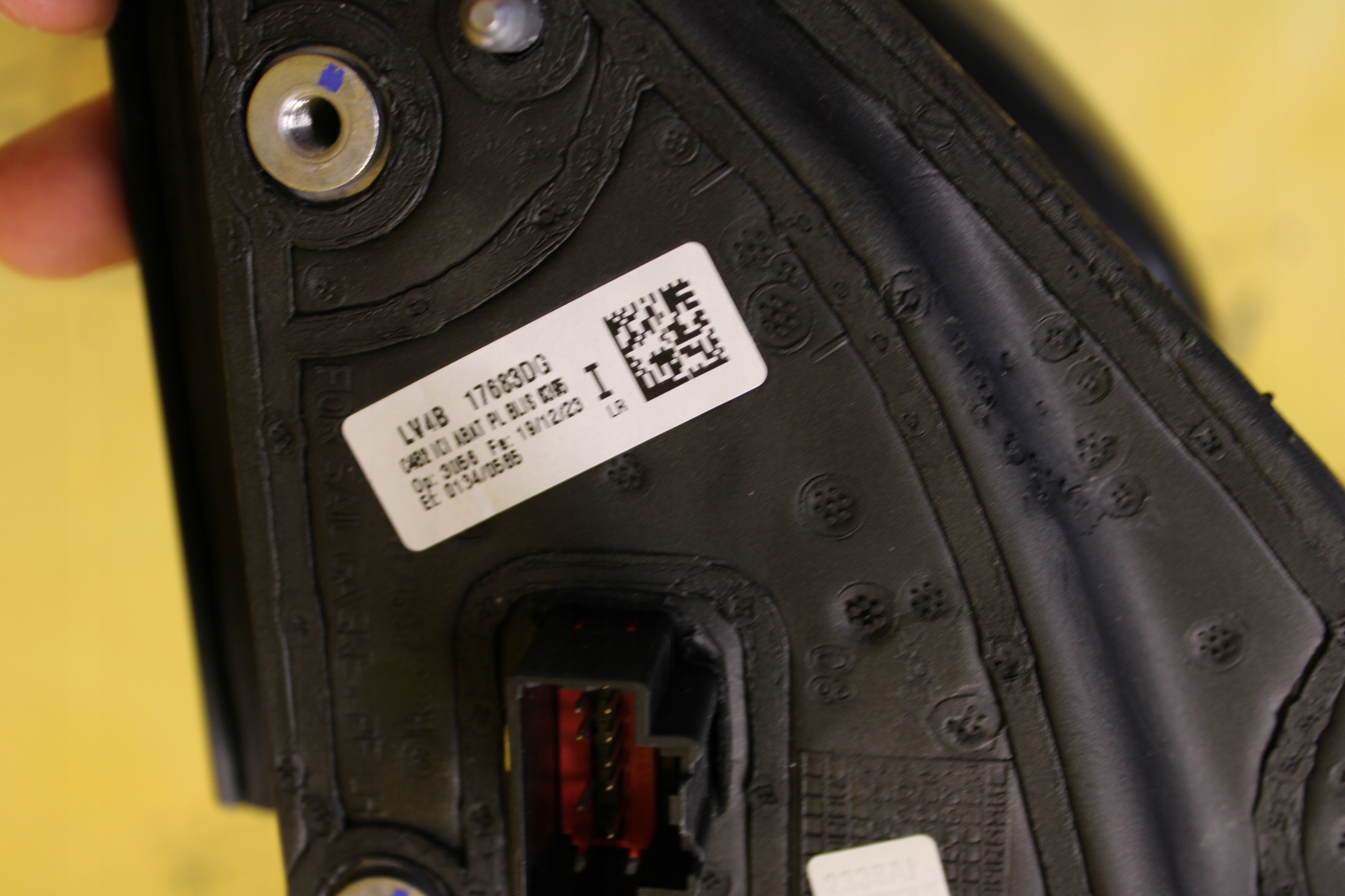 LUSTERKO LEWE 11 PIN ASYSTENT FORD KUGA MK3 ST-LINE MAGNETIC GREY METALLIC