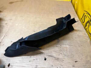 KOMPLET USZCZELNIENIE OSŁONA GÓRNA BŁOTNIKA PRZÓD PRAWA LEWA AUDI Q7 II 4M