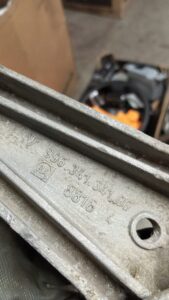 WAHACZ PRZÓD PRAWY PORSCHE CARRERA 911 996 3.4