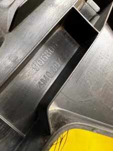 OSŁONA NAKŁADKA GÓRNA PASA PRZÓD PRZEDNIEGO AUDI Q7 II 4M