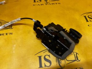 ZAMEK DOCIĄG DOCIĄGANIE DOMYKANIE DRZWI PRZÓD PRAWY AUDI A8 D5 EU